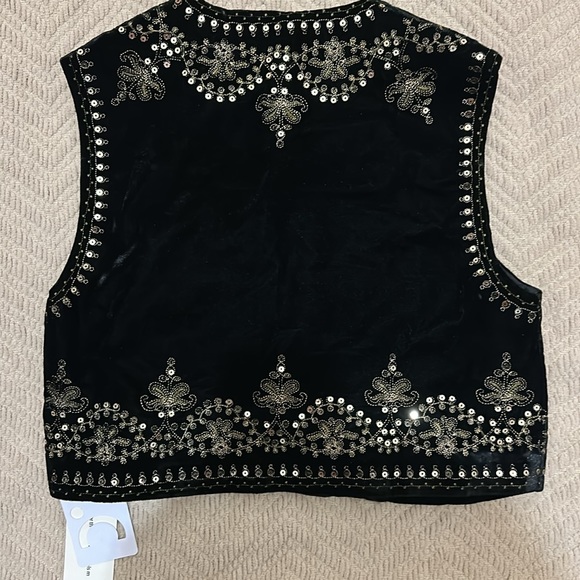 Black Embroidered Sparkle Thread Velvet Vest|commense - Picture 8 of 9